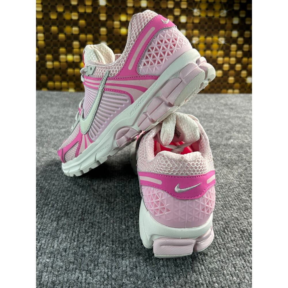 Nike Vomero 18 Women's Running Shoes Pink White Gray Size 8.5 New No Box - Picture 2 of 15